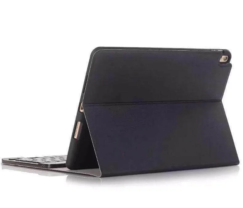 iPad 9.7 5/6 Leather Look Split Bluetooth Keyboard Case with Pen Slot
