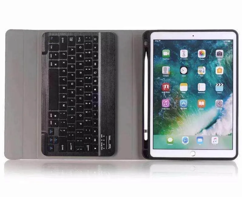 iPad 9.7 5/6 Leather Look Split Bluetooth Keyboard Case with Pen Slot